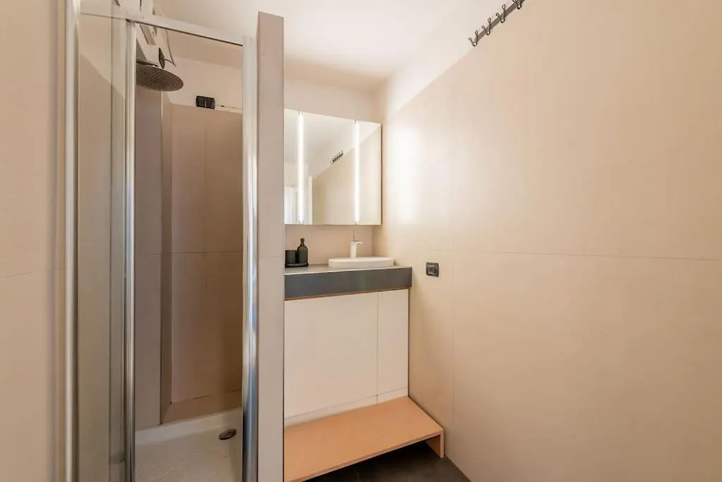Guest Planet - Exclusive Flat Isola Milano Apartment 0*, Milan Italy