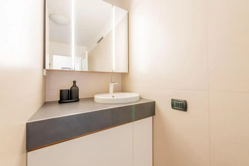 Guest Planet - Exclusive Flat Isola Milano Apartment Italy